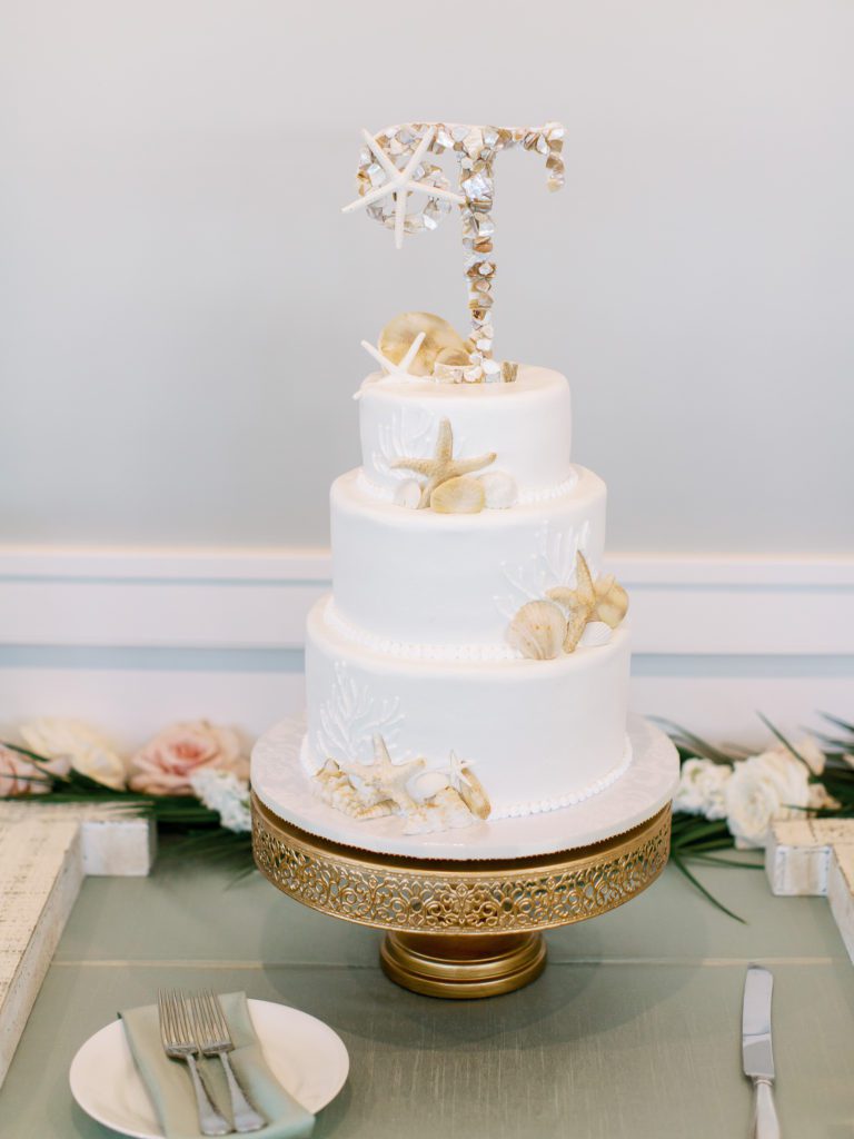 Wedding Cake Decoration | Dear Lovers Photography