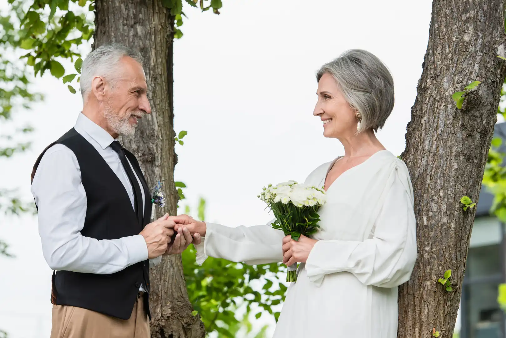 How to Plan a Vow Renewal Ceremony: A Step-by-Step Guide
